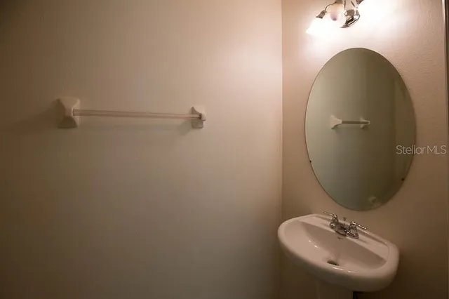 $2,100 | 15810 Fishhawk View Drive, Lithia, FL 33547