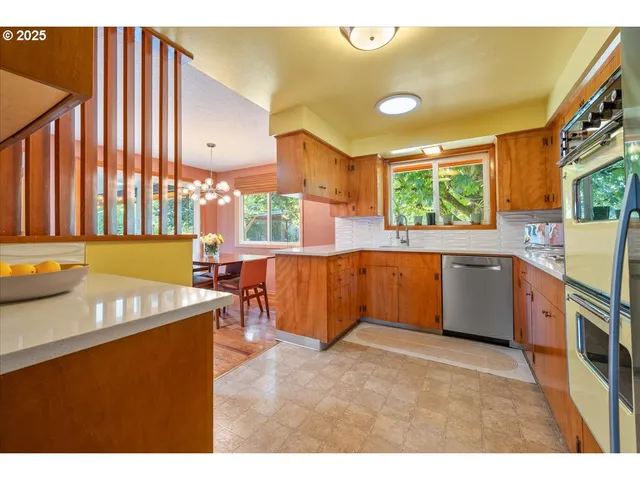 $589,000 | 3247 Northeast 135th Avenue, Portland, OR 97230