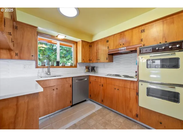 $589,000 | 3247 Northeast 135th Avenue, Portland, OR 97230