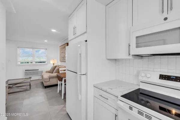 $1,950 | 548 Ocean Boulevard, Unit 12, Long Branch, NJ 07740