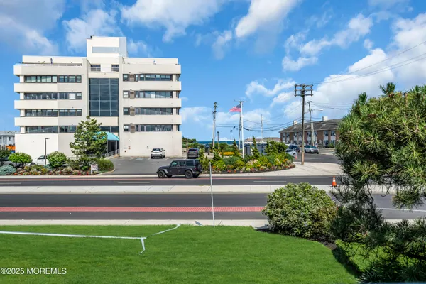$1,950 | 548 Ocean Boulevard, Unit 12, Long Branch, NJ 07740