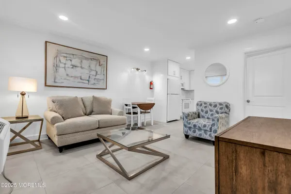 $1,950 | 548 Ocean Boulevard, Unit 12, Long Branch, NJ 07740