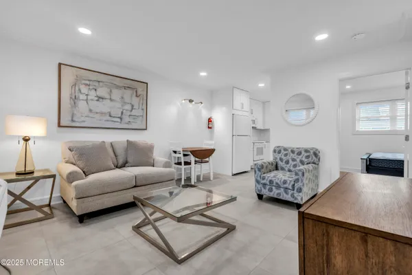 $1,950 | 548 Ocean Boulevard, Unit 12, Long Branch, NJ 07740
