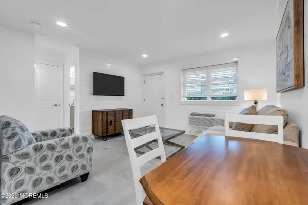 $1,950 | 548 Ocean Boulevard, Unit 12, Long Branch, NJ 07740