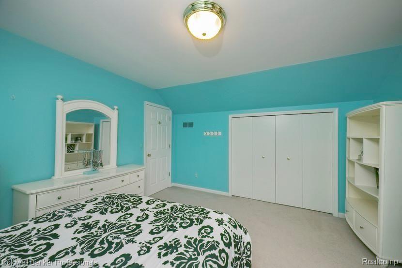 2211 South Shore Court Rochester Hills, MI 48307 - Photo 23 of 48