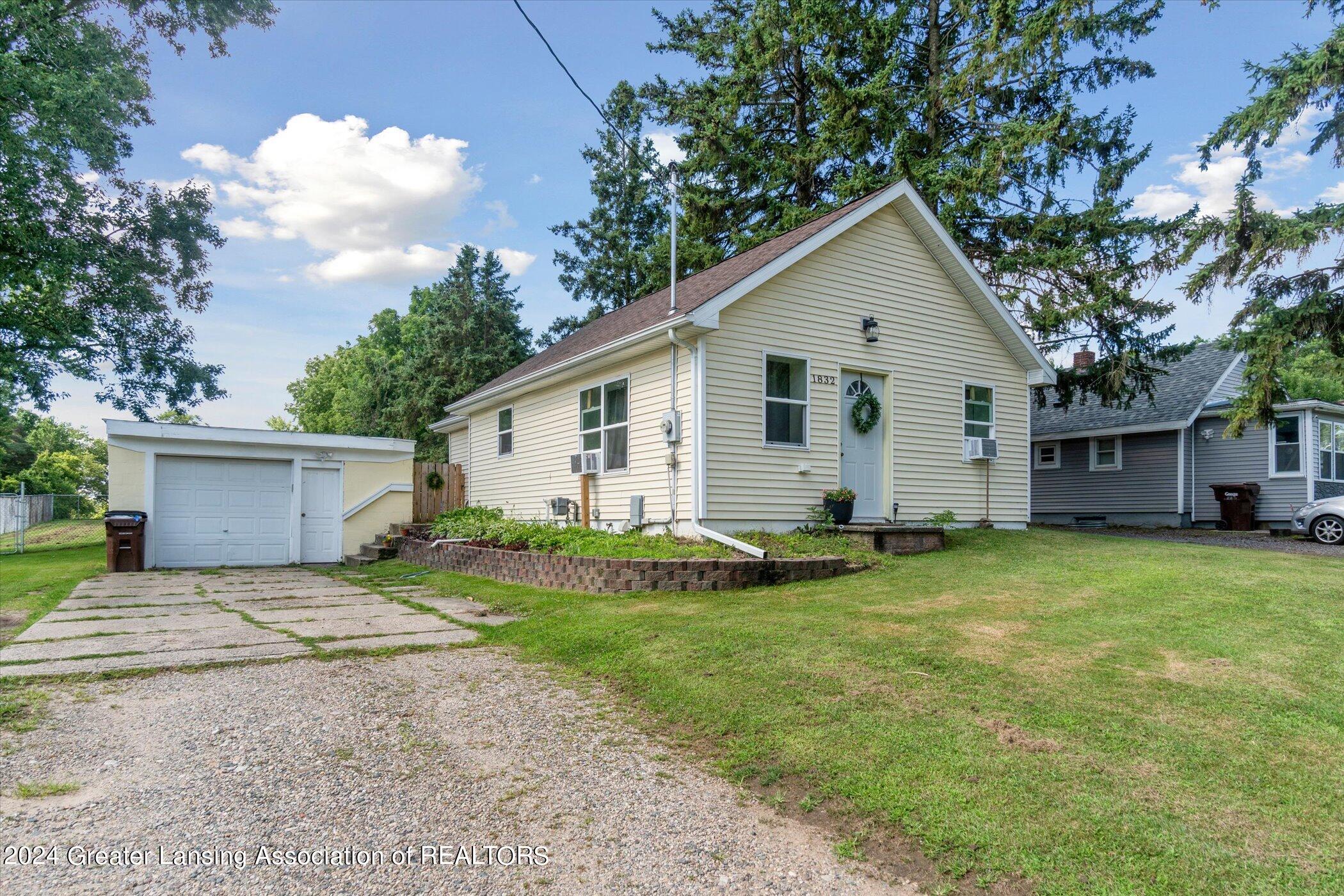 1832 Rex Street Lansing, MI 48910 - Photo 2 of 30 1a