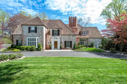 $2,595,000 | 8 Rittenhouse Road, Bronxville, NY 10708