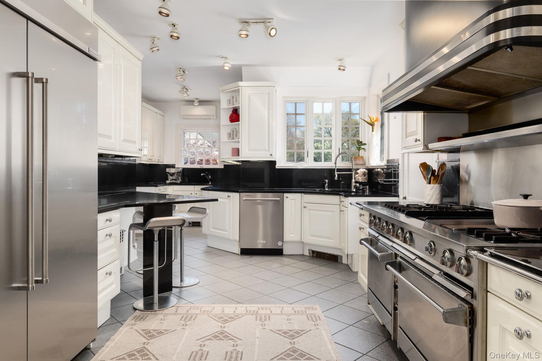 8 Rittenhouse Road Bronxville, NY 10708 - Photo 11 of 25