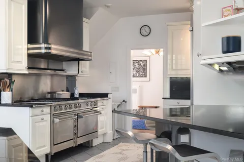 $2,595,000 | 8 Rittenhouse Road, Bronxville, NY 10708