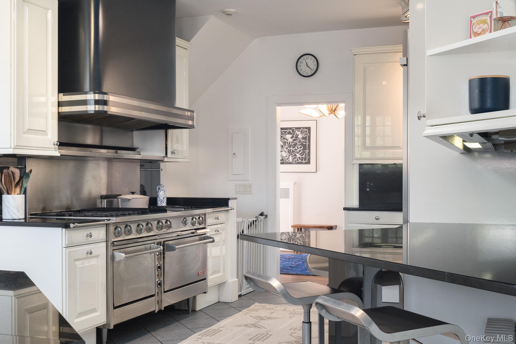 8 Rittenhouse Road Bronxville, NY 10708 - Photo 12 of 25