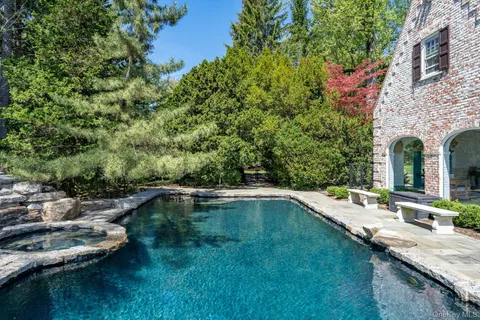 $2,595,000 | 8 Rittenhouse Road, Bronxville, NY 10708