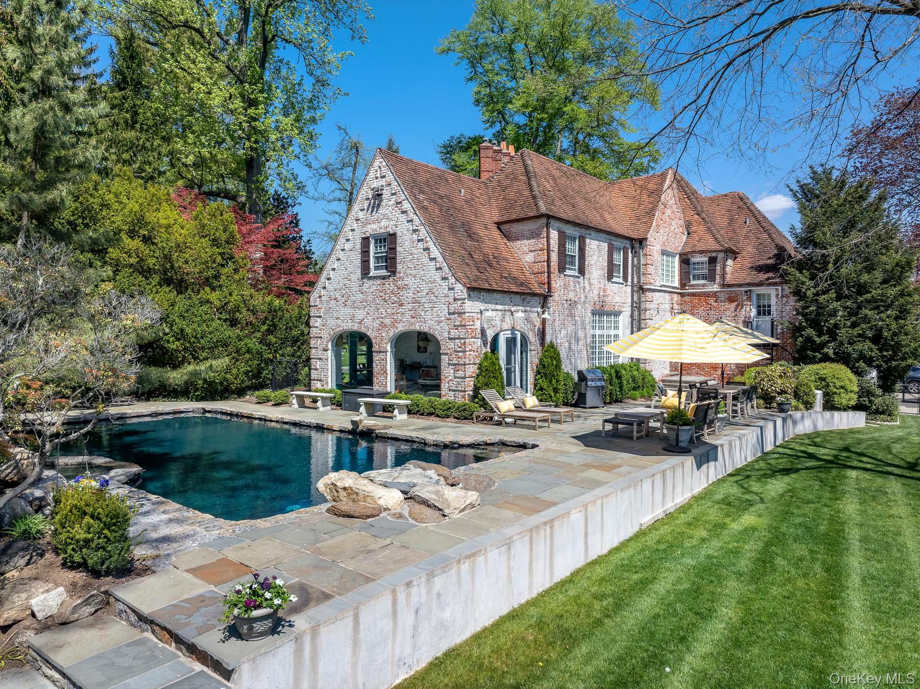 8 Rittenhouse Road Bronxville, NY 10708 - Photo 22 of 25