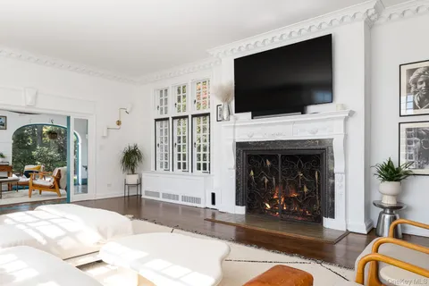 $2,595,000 | 8 Rittenhouse Road, Bronxville, NY 10708