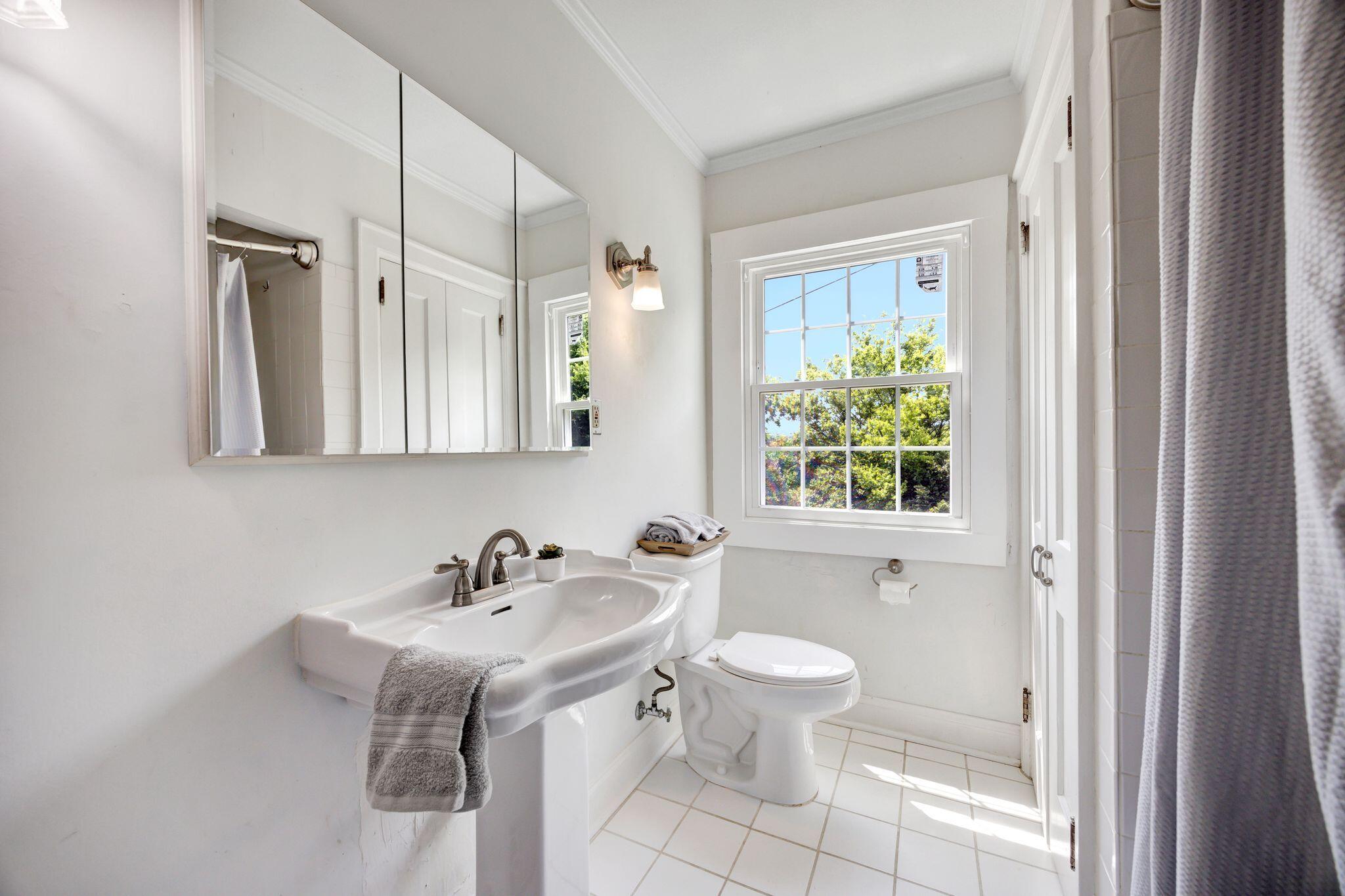 2019 McBrien Road Chattanooga, TN 37412 - Photo 14 of 33 Main Level Bathroom