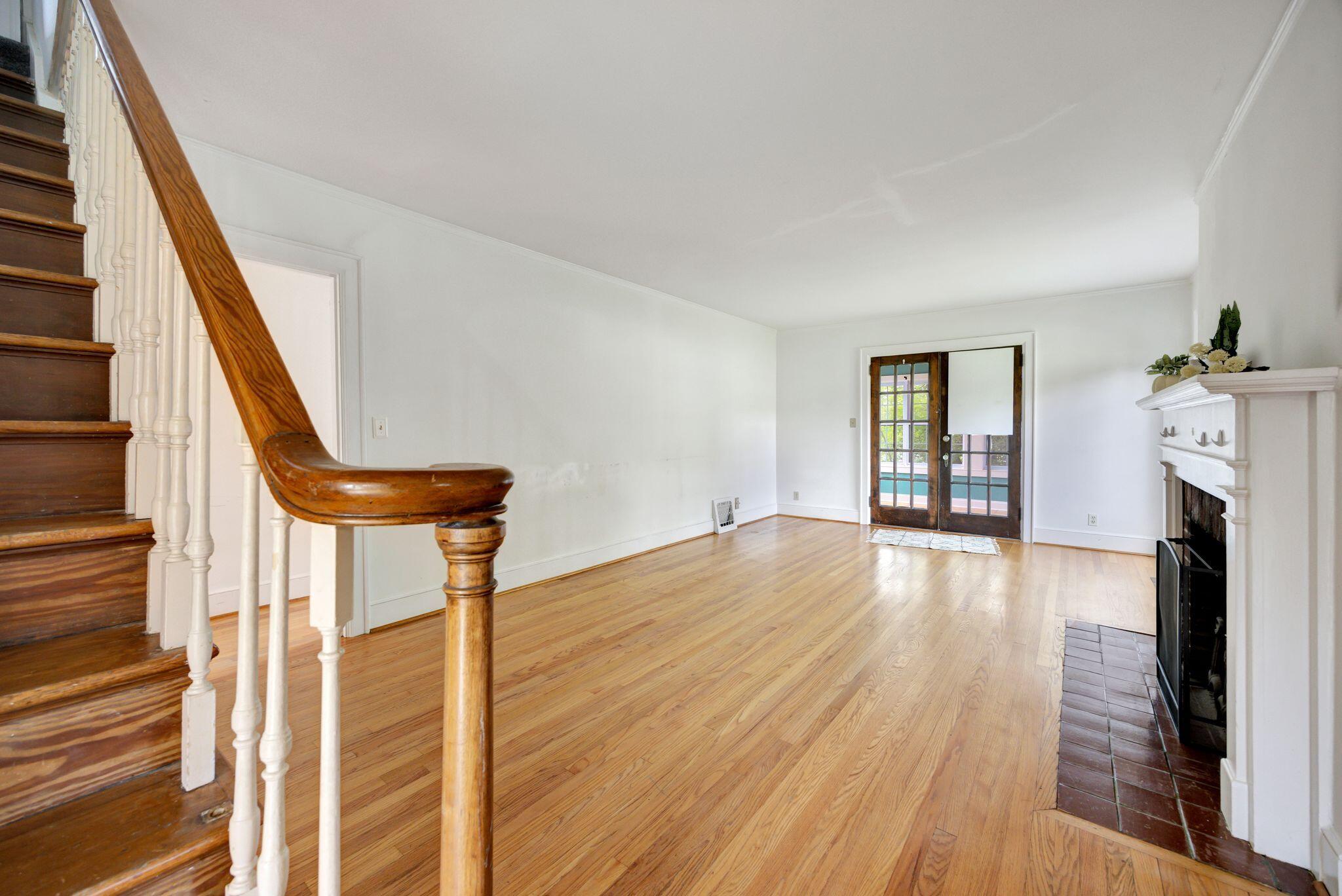 2019 McBrien Road Chattanooga, TN 37412 - Photo 4 of 33 Living Room