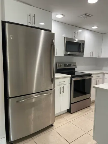 $2,150 | 1829 Fairview Villas Drive, Unit 2, Palm Springs, FL 33406