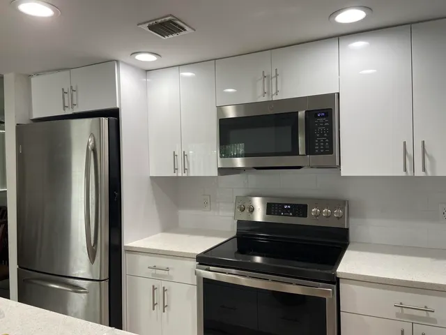 $2,150 | 1829 Fairview Villas Drive, Unit 2, Palm Springs, FL 33406