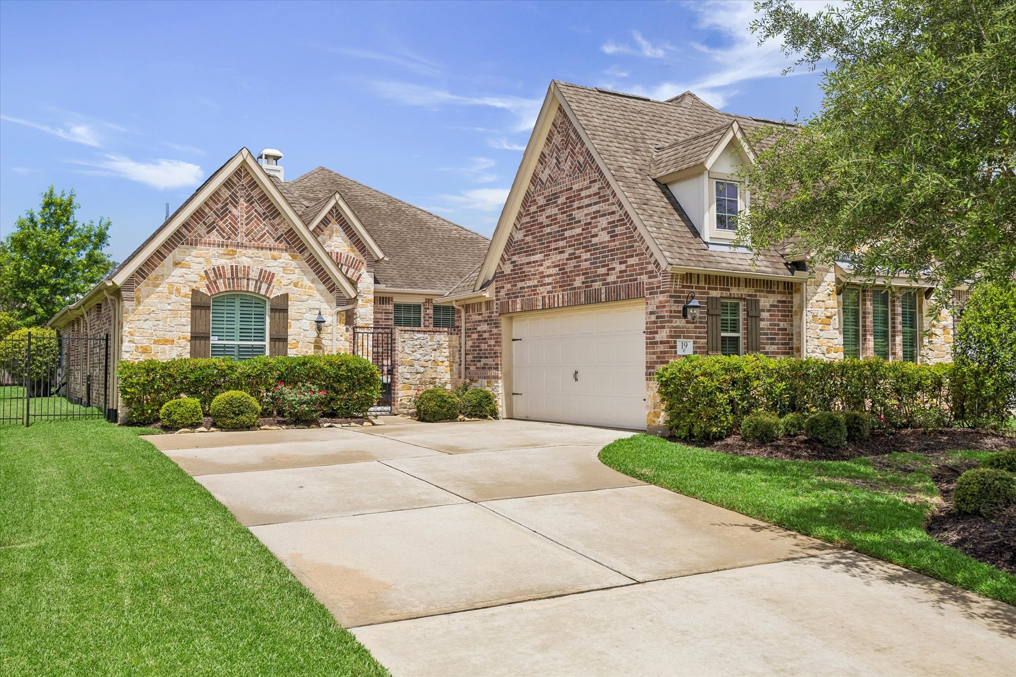 19 Peace Tree Way Tomball, TX 77375 - Photo 1 of 36 Cozy Coventry patio home located in Timarron Lakes