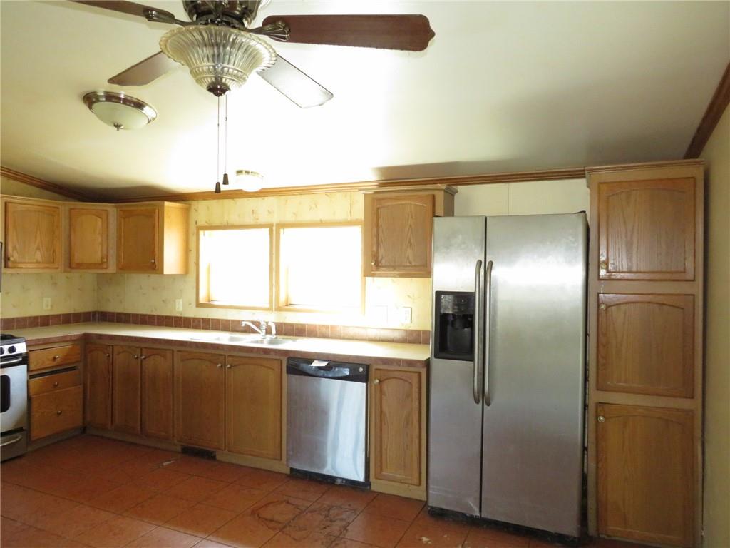 900 Lincoln Street Monongahela, PA 15063 - Photo 3 of 28