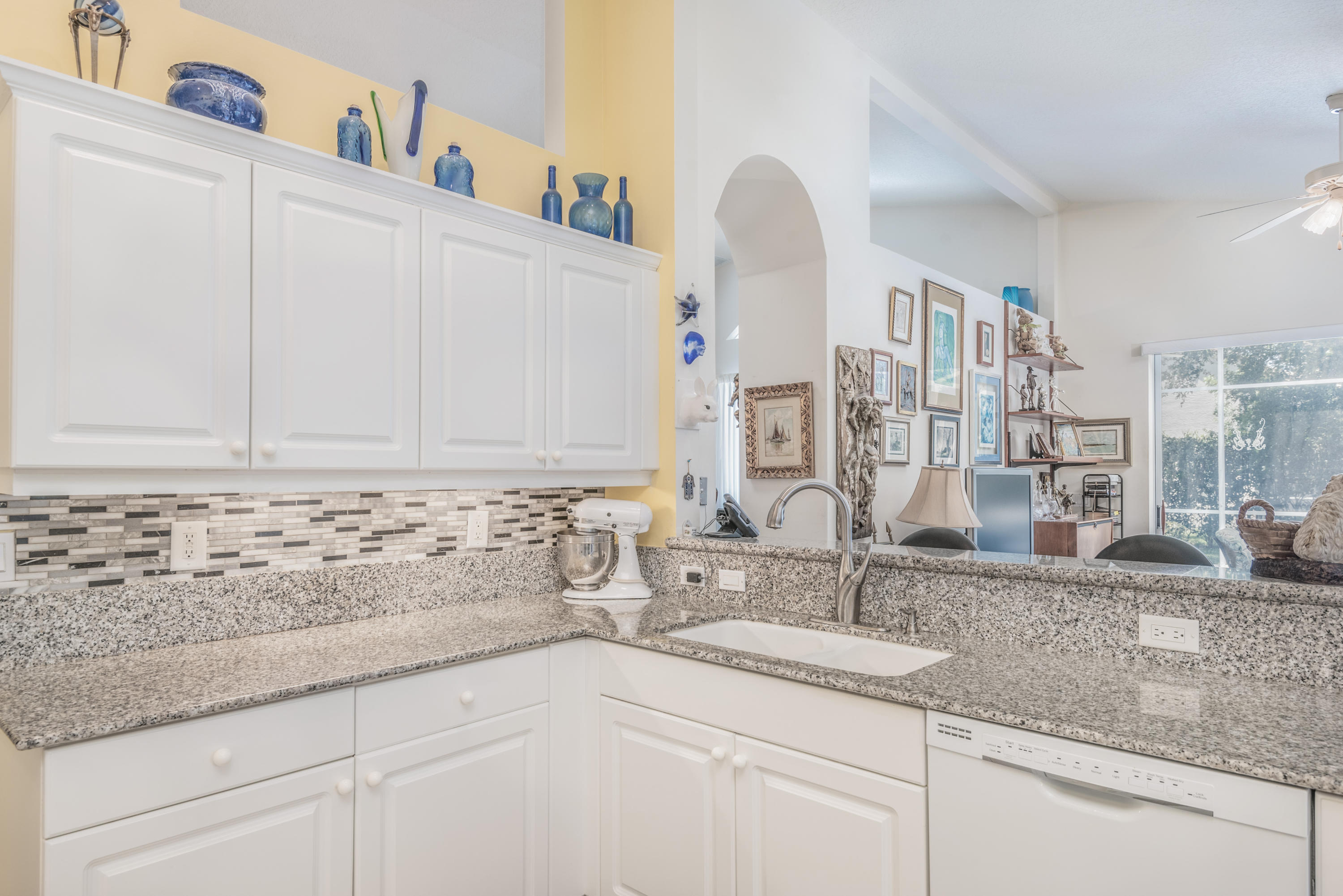 373 Springview Loop Port St. Lucie, FL 34986 - Photo 8 of 56 Kitchen