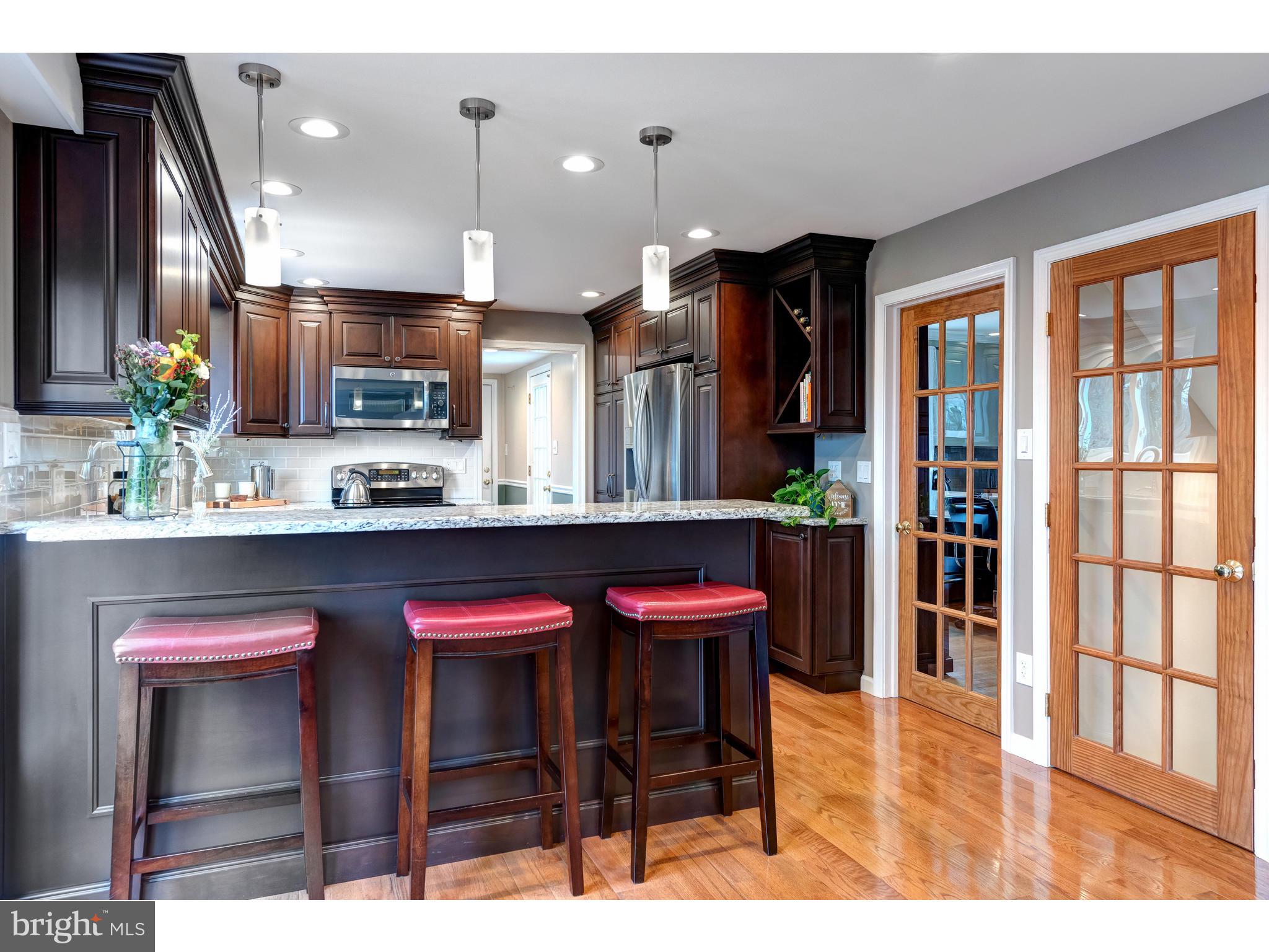 270 Peck Road Downingtown, PA 19335 - Photo 5 of 30 Kitchen Bar eating