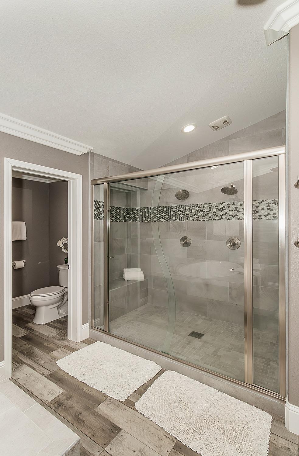 7010 South Frankwood Avenue Reedley, CA 93654 - Photo 25 of 75 a bathroom with a shower