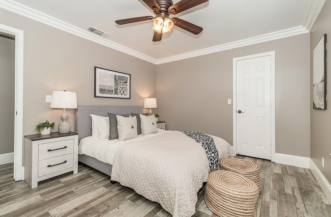 7010 South Frankwood Avenue Reedley, CA 93654 - Photo 30 of 75 a bedroom with a bed and a lamp