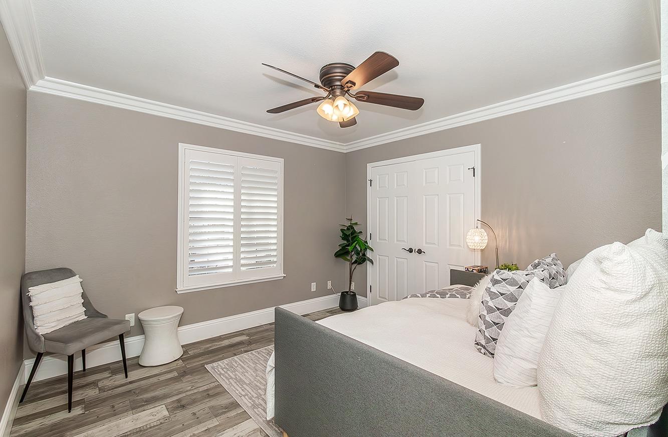 7010 South Frankwood Avenue Reedley, CA 93654 - Photo 35 of 75 a bathroom with a bathtub and a chandelier