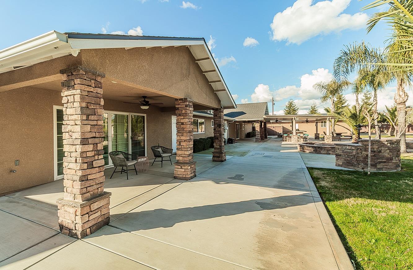 7010 South Frankwood Avenue Reedley, CA 93654 - Photo 47 of 75 a view of a house with sitting area