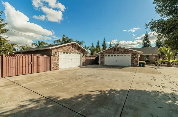 $1,190,000 | 7010 South Frankwood Avenue, Reedley, CA 93654