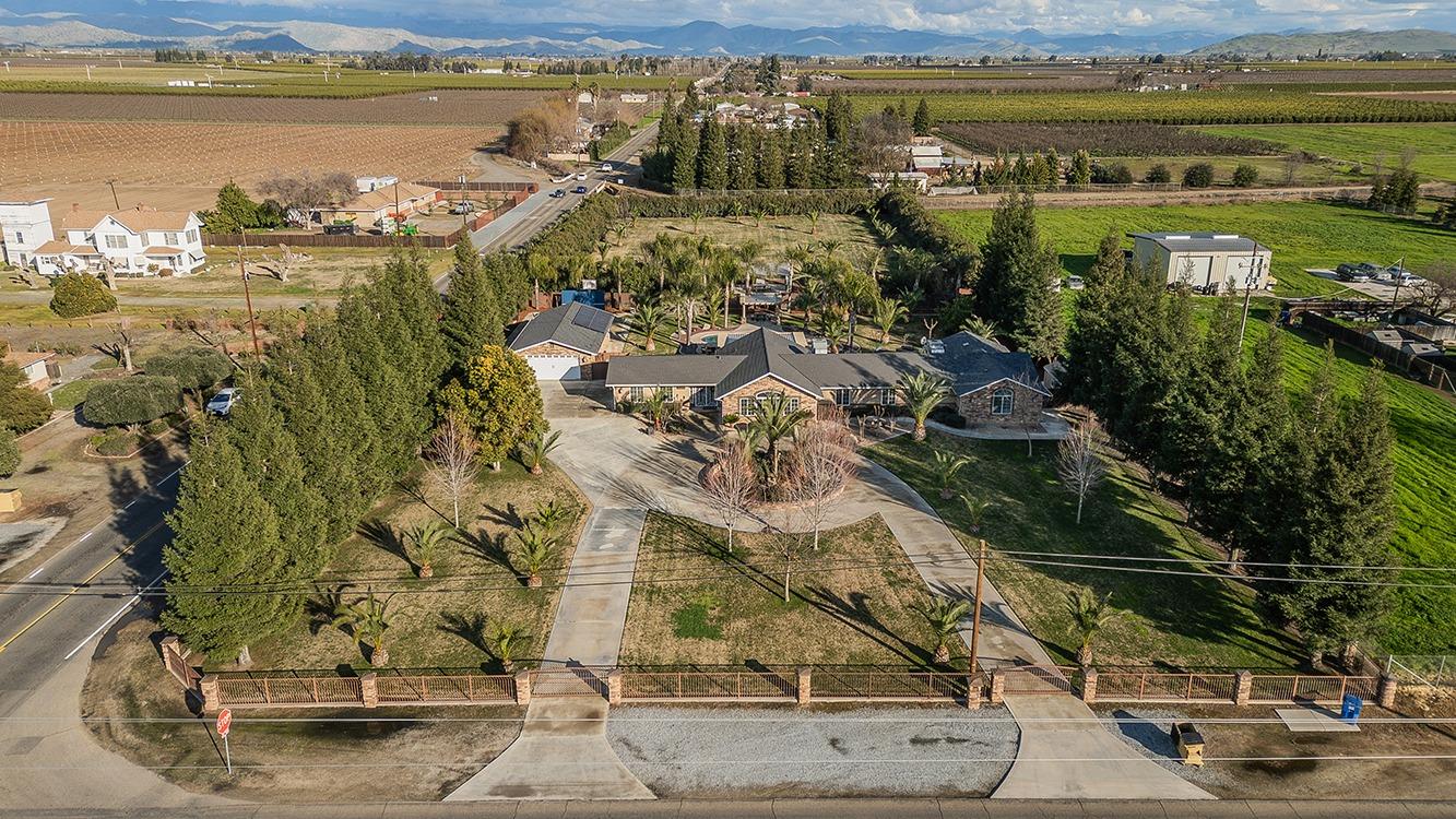 7010 South Frankwood Avenue Reedley, CA 93654 - Photo 66 of 75 a view of a city with an ocean view