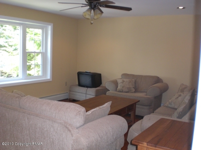 50 Behrens Road Jim Thorpe, PA 18229 - Photo 13 of 18 Living room