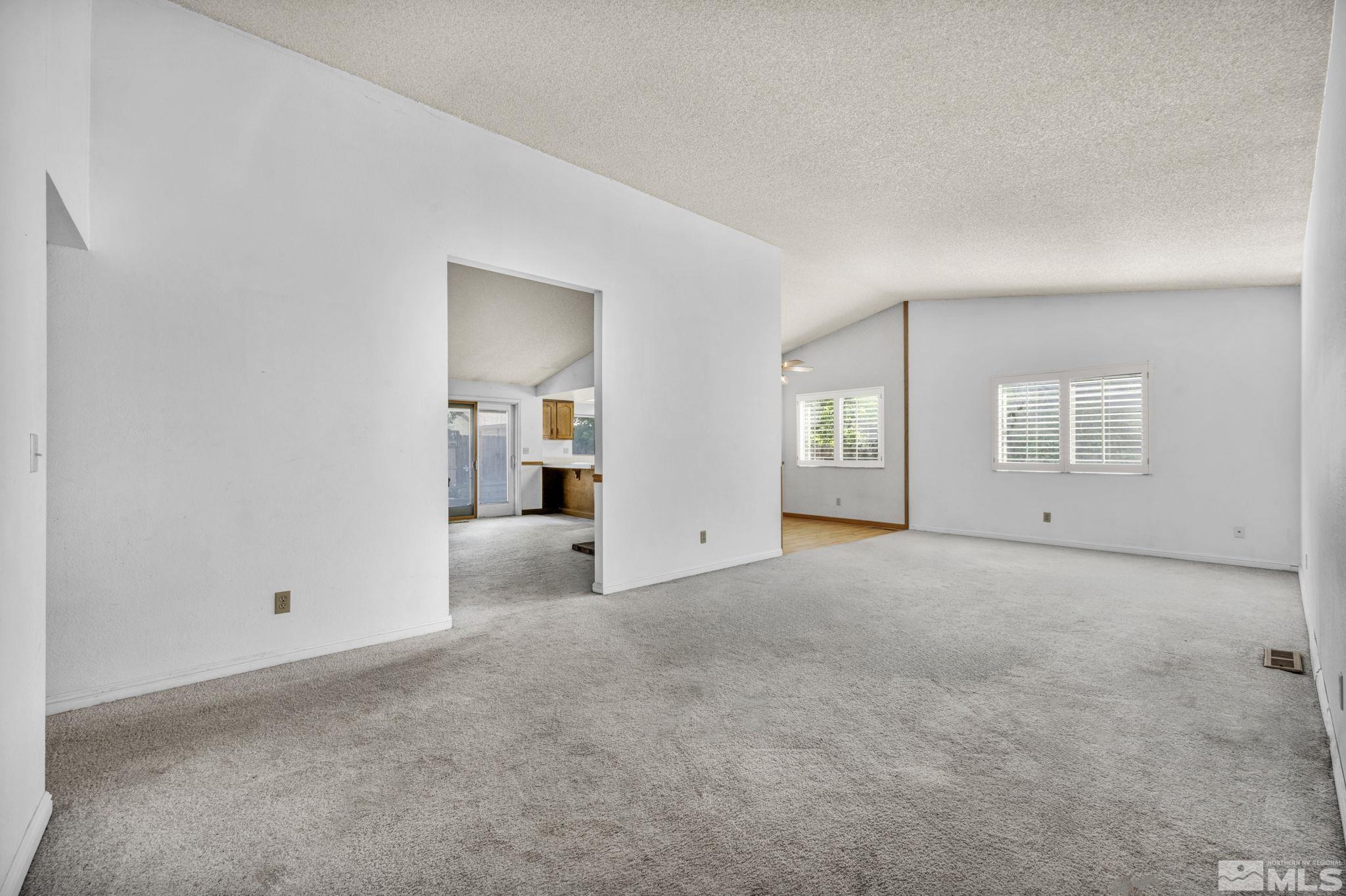 1672 Del Rosa Way Sparks, NV 89434 - Photo 10 of 32 Photo 10