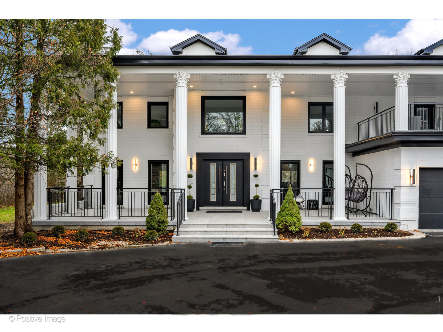 2005 Malory Lane Highland Park, IL 60035 - Photo 3 of 48 a front view of a house with garden