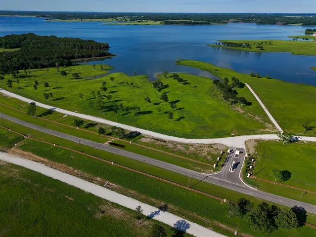 a view of a tennis court