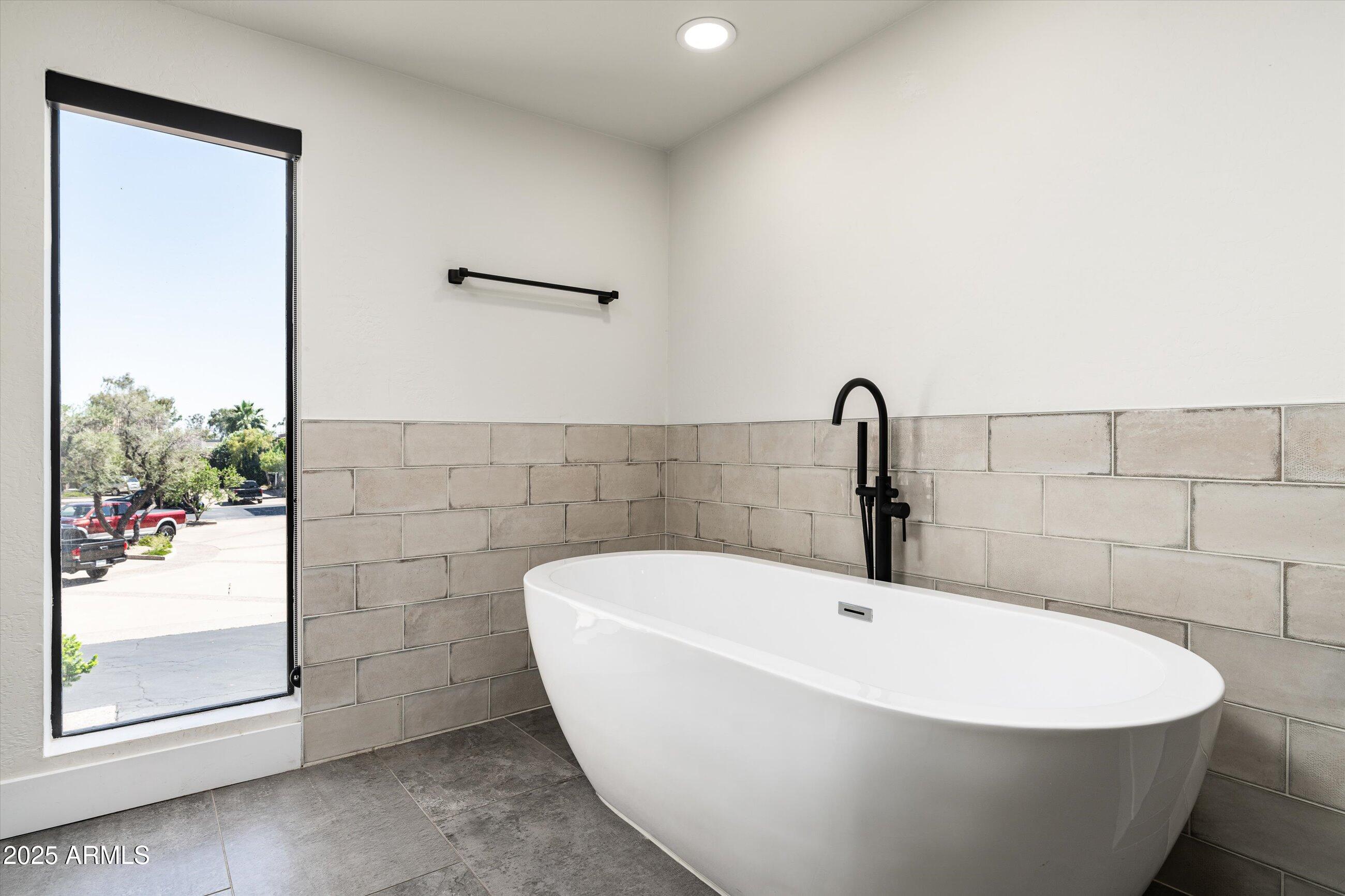 4434 East Camelback Road, Unit 132 Phoenix, AZ 85018 - Photo 13 of 36 29-4434 E Camelback Rd #132 (29 of 39)