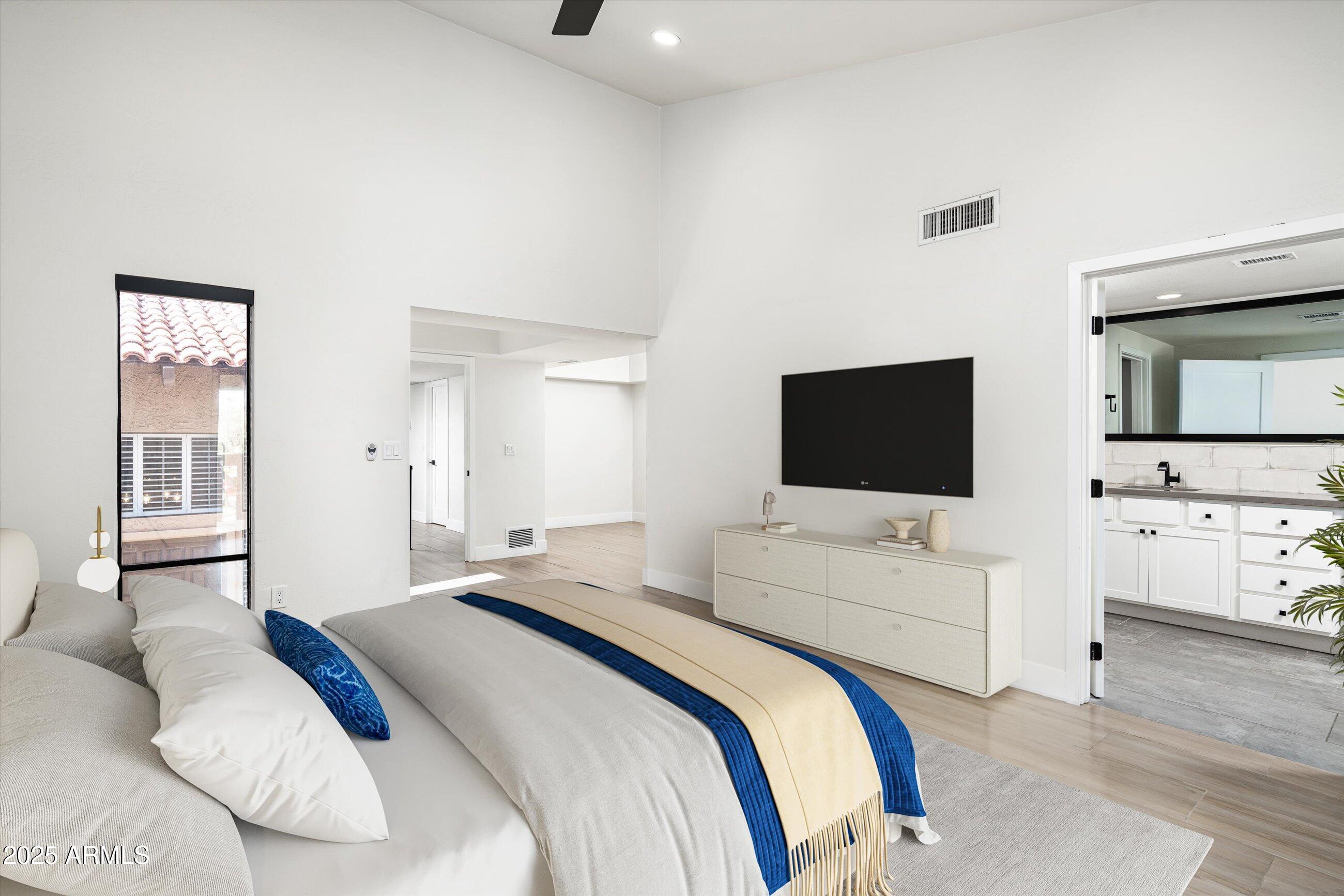 4434 East Camelback Road, Unit 132 Phoenix, AZ 85018 - Photo 21 of 36 10-4434 E Camelback Rd. #132 (35 of 50)