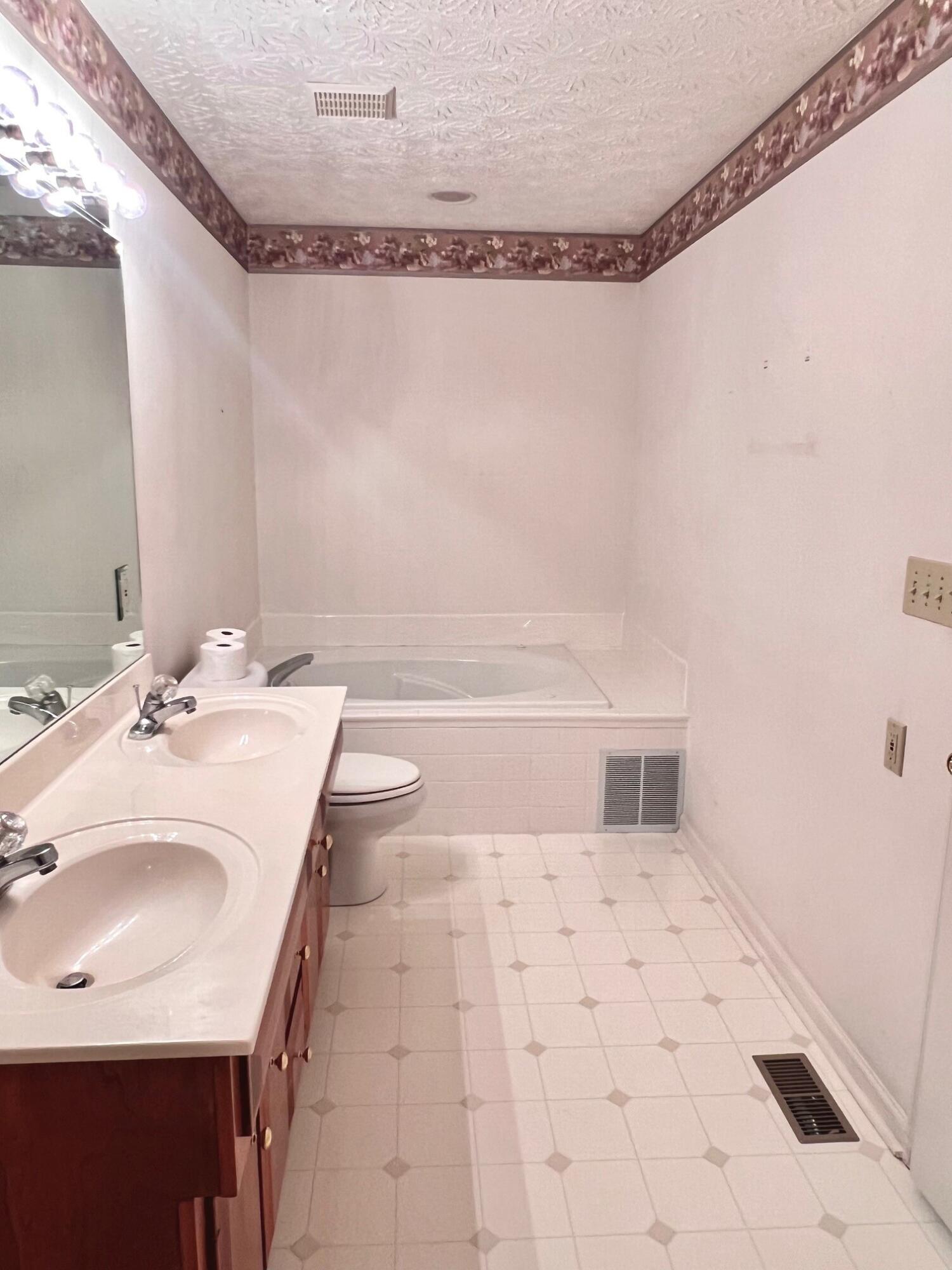 236 Wickliffe Road Frankfort, KY 40601 - Photo 20 of 28 bathroom 2
