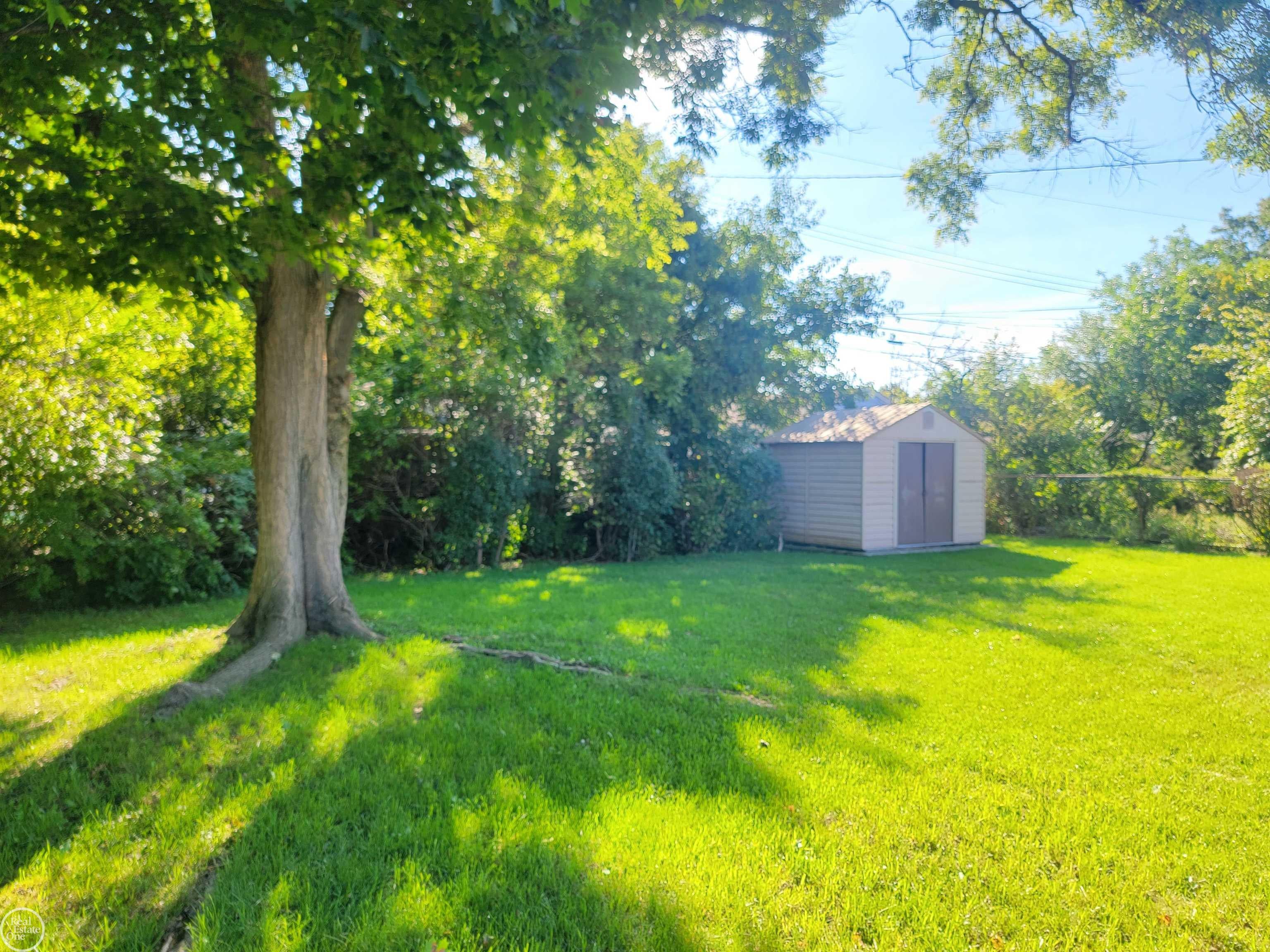 29322 Ridgefield Avenue Warren, MI 48088 - Photo 4 of 22 Gallery Image 4
