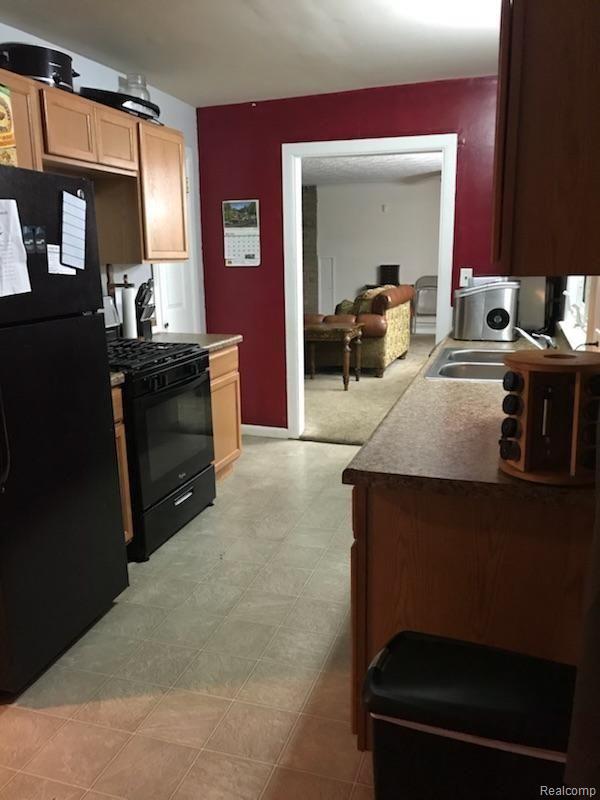 47200 Willow Road Belleville, MI 48111 - Photo 6 of 8 Kitchen.jpeg