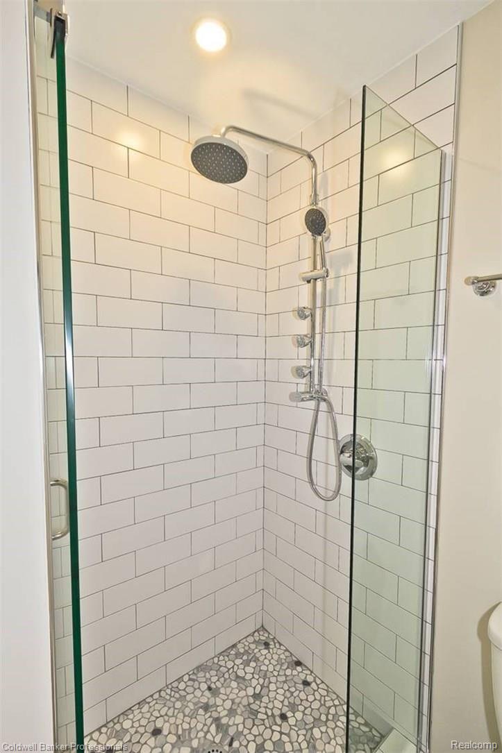 3600 Kenmore Road Berkley, MI 48072 - Photo 8 of 36 Shower with slate flooring and subway tile.
