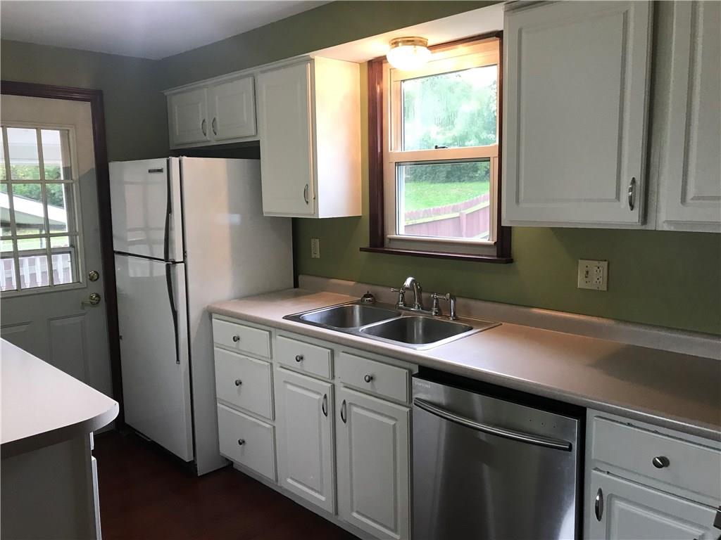 1044 McCoy Road McKees Rocks, PA 15136 - Photo 3 of 25