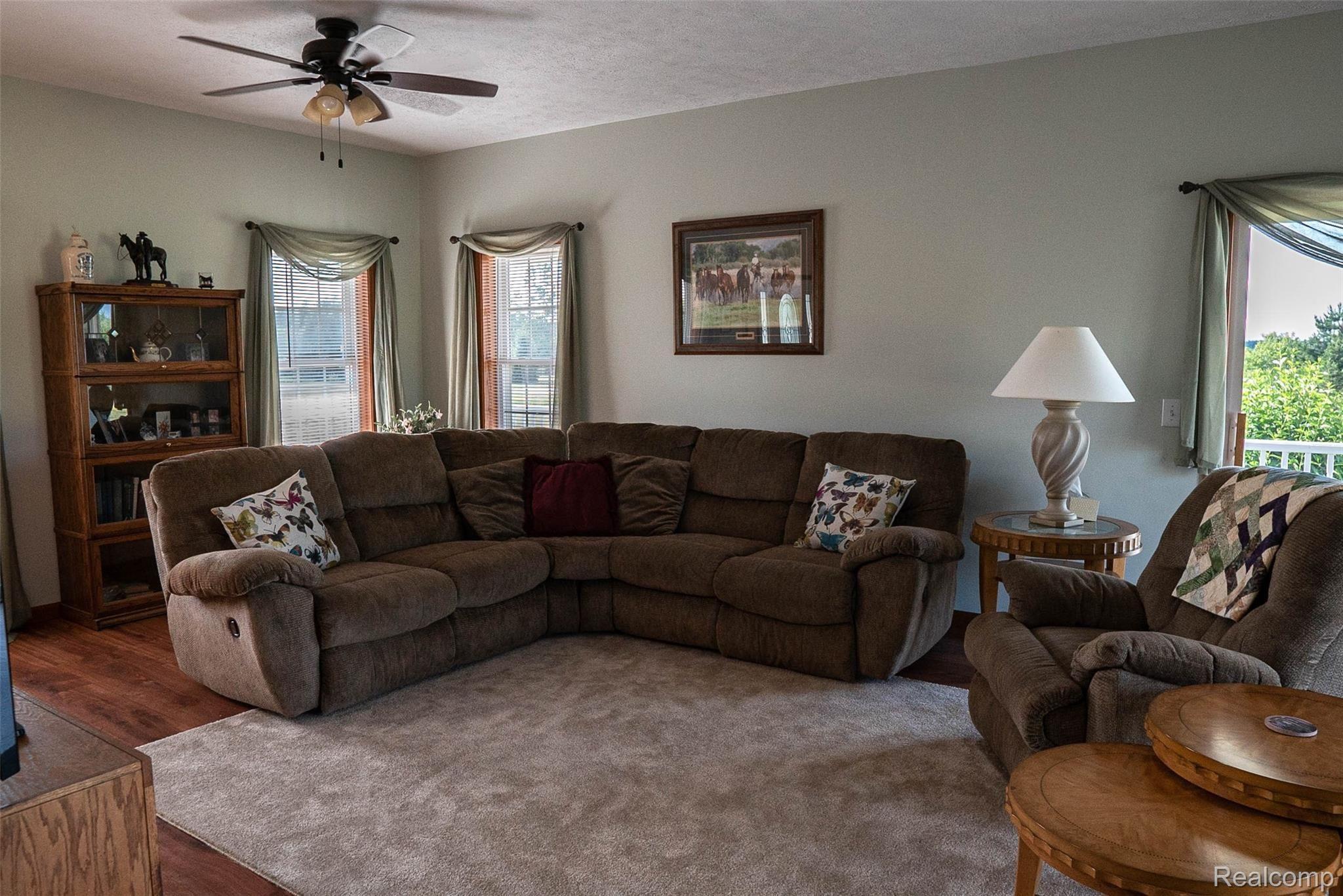 1155 Morris Road Lapeer, MI 48446 - Photo 16 of 47 Large living room