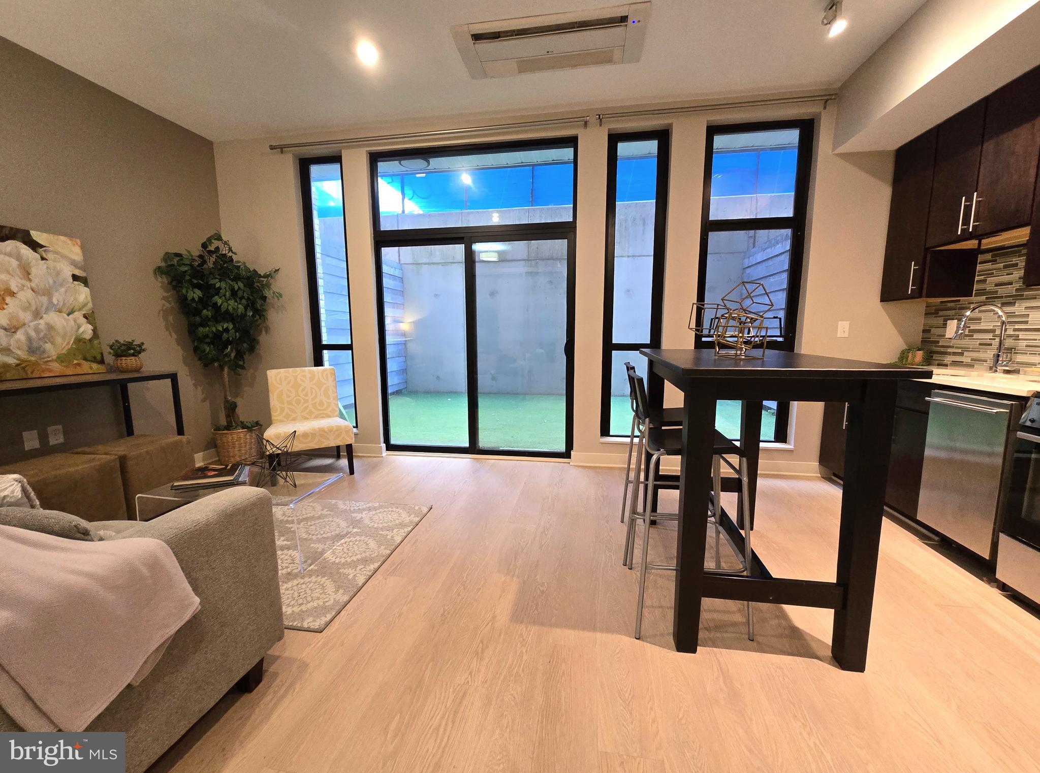 1320 Fenwick Lane, Unit 6 Silver Spring, MD 20910 - Photo 4 of 45 Living Area