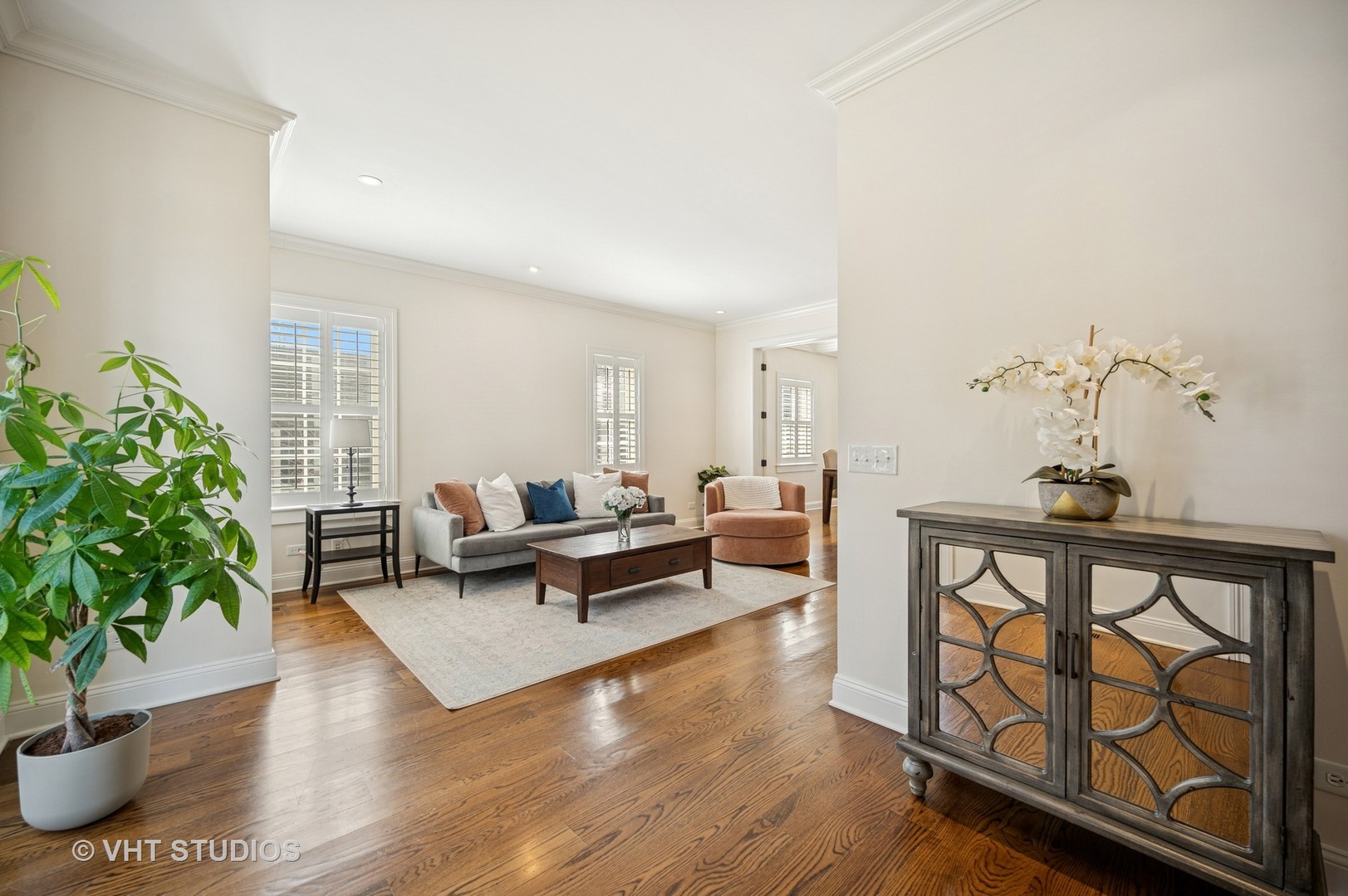 726 Indian Road Glenview, IL 60025 - Photo 4 of 37 Gallery Image 4