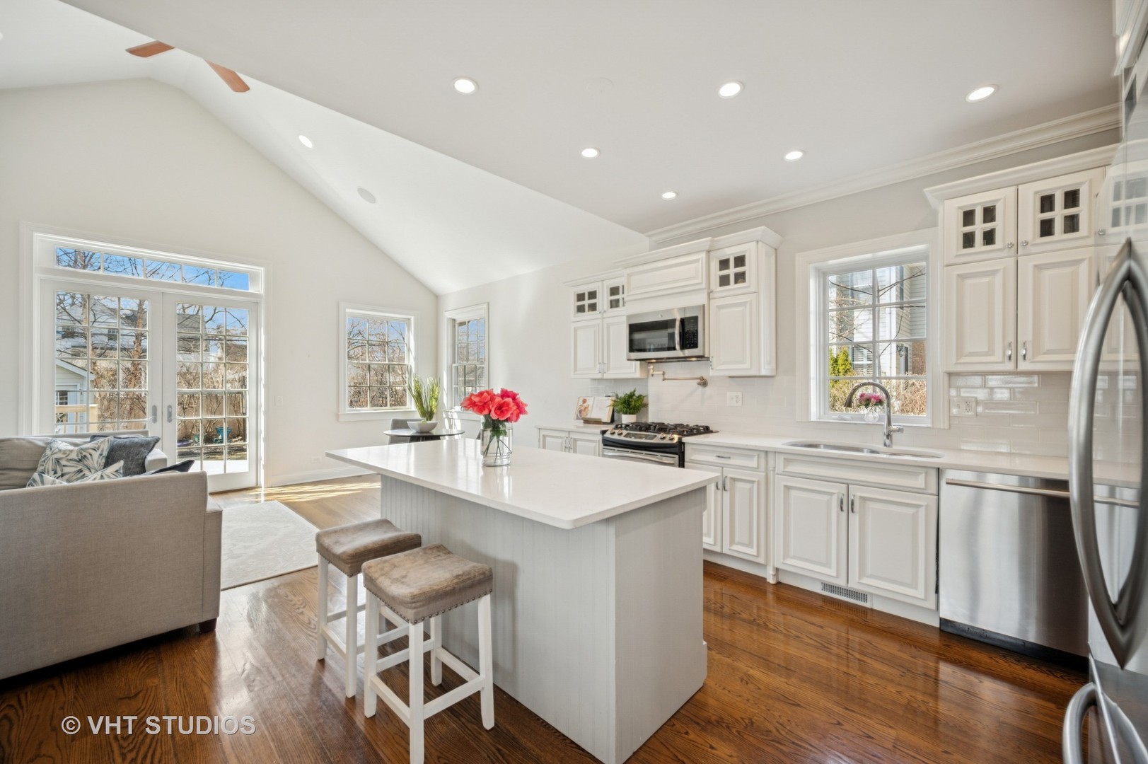 726 Indian Road Glenview, IL 60025 - Photo 8 of 37 Gallery Image 8