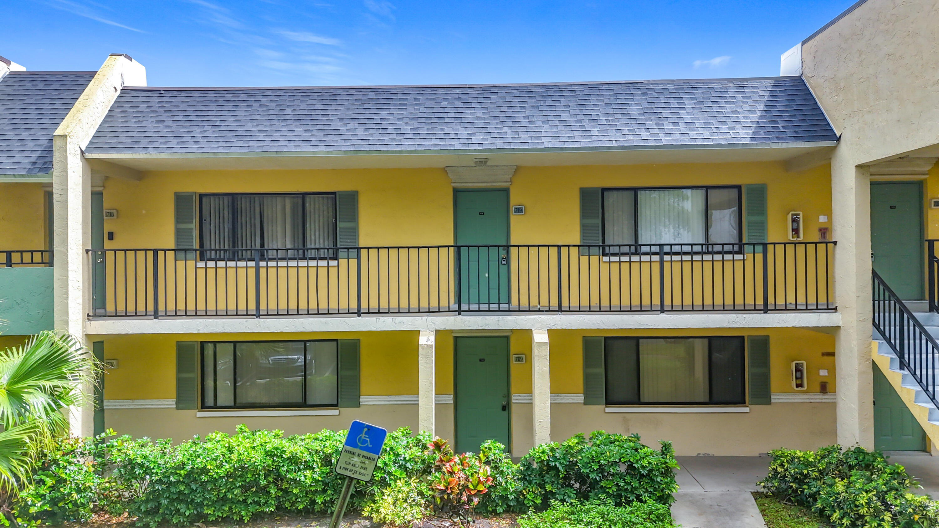 719 Meadows Circle Boynton Beach, FL 33436 - Photo 25 of 25 exterior