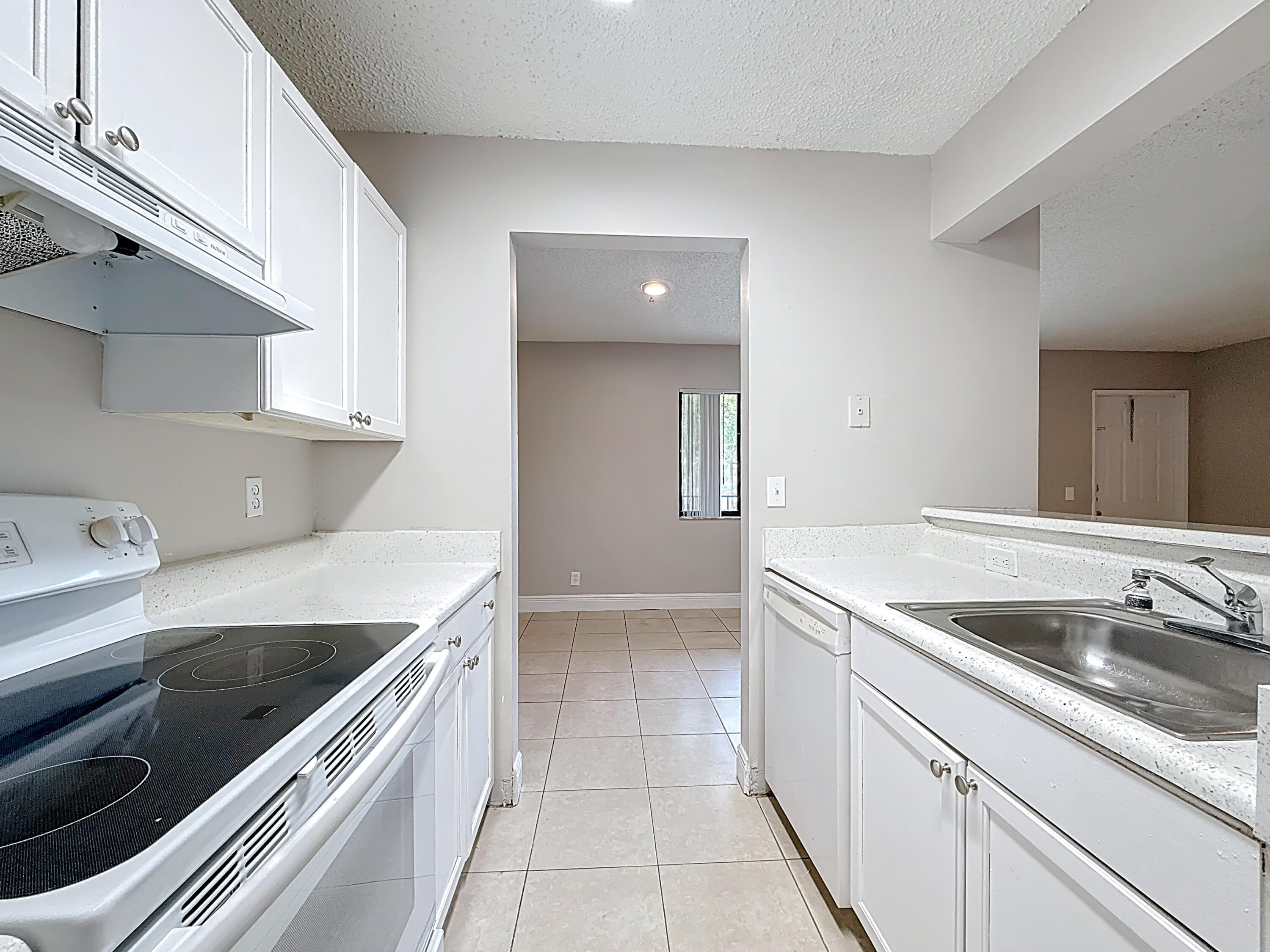 719 Meadows Circle Boynton Beach, FL 33436 - Photo 4 of 25 719 Meadows Circle-16