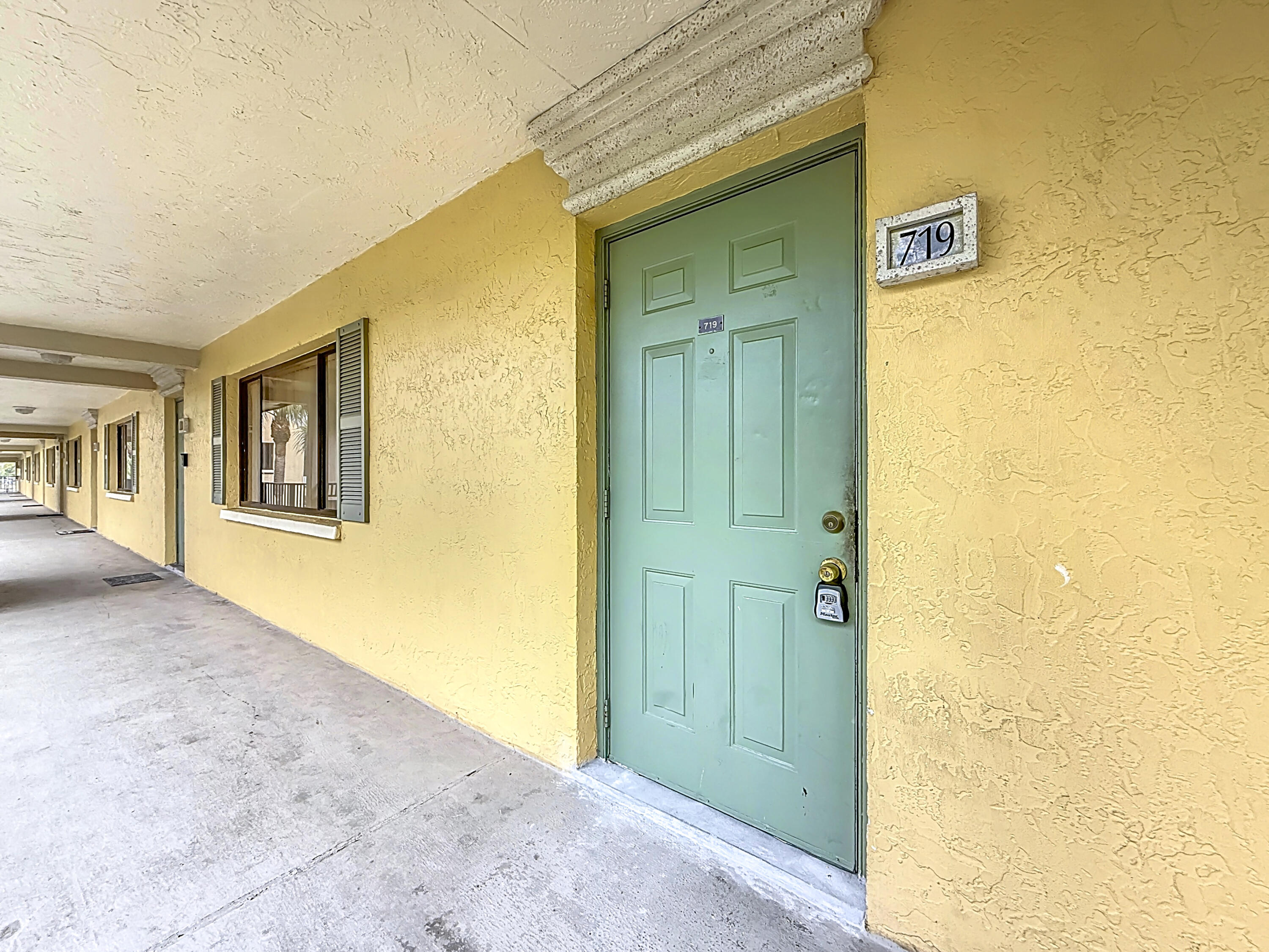 719 Meadows Circle Boynton Beach, FL 33436 - Photo 6 of 25 719 Meadows Circle-3