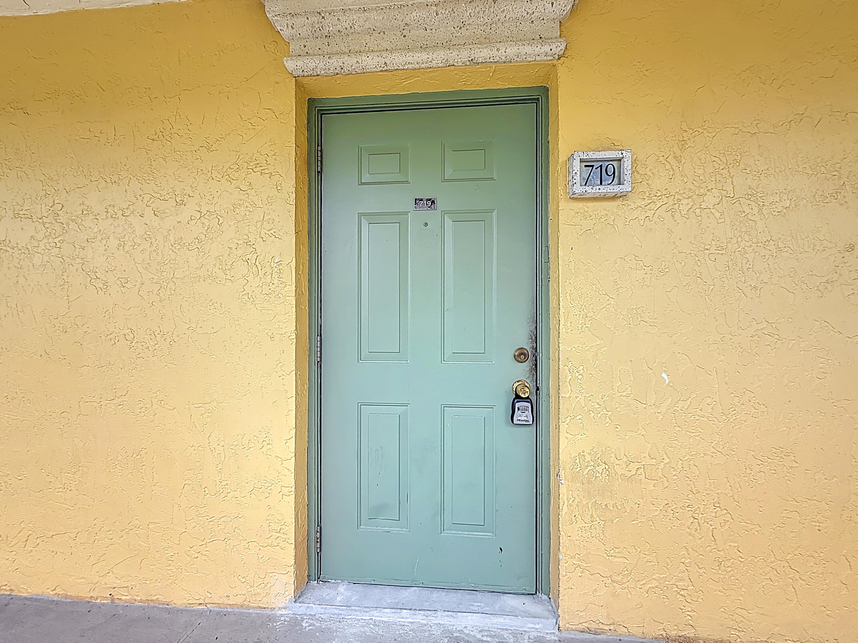 719 Meadows Circle Boynton Beach, FL 33436 - Photo 8 of 25 719 Meadows Circle-4